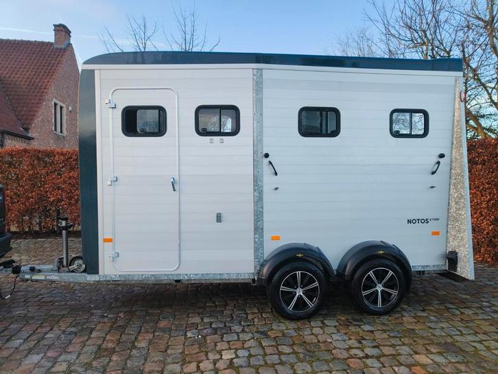 Humbaur noto's Xtra up 2700 2 paard trailer, Animaux & Accessoires, Chevaux & Poneys | Semi-remorques & Remorques, Enlèvement