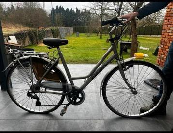 Damesfiets beschikbaar voor biedingen