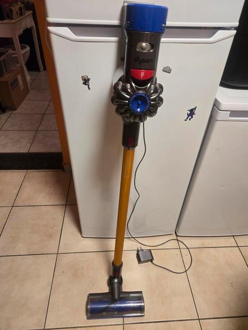 Dyson v8 absolute+ 2 embouts et brosse motorisé, Elektronische apparatuur, Stofzuigers, Zo goed als nieuw, Stofzuiger, Reservoir