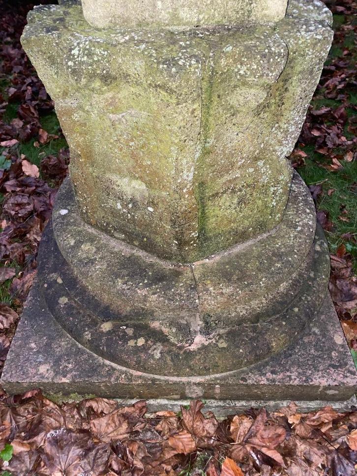 Oude natuurstenen sokkel / voet van kruis of beeld – 19e, Antiek en Kunst, Kunst | Schilderijen | Klassiek, Ophalen