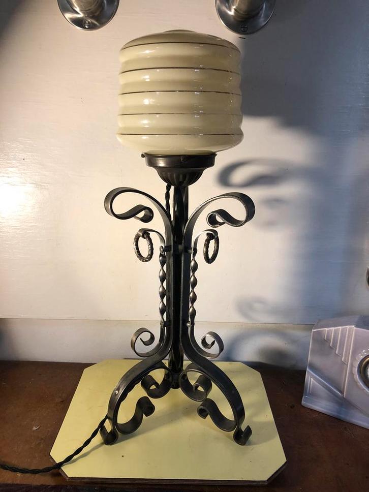 Fer forgé opalin, Maison & Meubles, Lampes | Lampes de table, Utilisé, 50 à 75 cm, Verre, Métal, Enlèvement ou Envoi