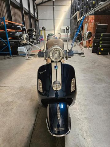 Piaggo Vespa met carosserieschade beschikbaar voor biedingen