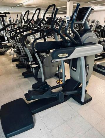 VARIO TECHNOGYM EXCITE 700 LED SP  STEP EN CROSSTRAINER IN 1