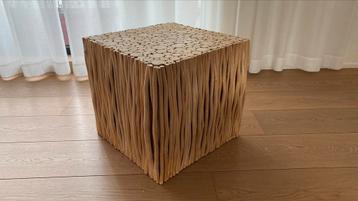 Houten salontafel 50x50 beschikbaar voor biedingen