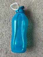 Tupperwere fles 2 liters, meerdere keren gebruikt, Sports & Fitness, Gourdes d'eau, Comme neuf, Enlèvement
