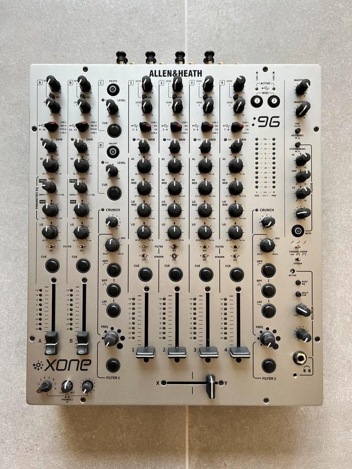 Allen & Heath Xone:96 + decksaver, Musique & Instruments, Tables de mixage, Comme neuf, Moins de 5 canaux, Entrée micro, Enlèvement