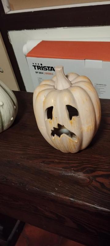Halloween pompoen  beschikbaar voor biedingen