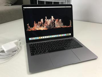 Macbook Air 13 (2019/2020) - 256 SSD beschikbaar voor biedingen