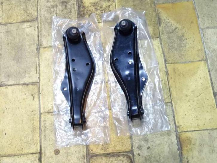 Draagarm vooraan links en rechts Honda Accord 76-85 nieuw, Auto-onderdelen, Ophanging en Onderstel, Honda, Oldtimer onderdelen