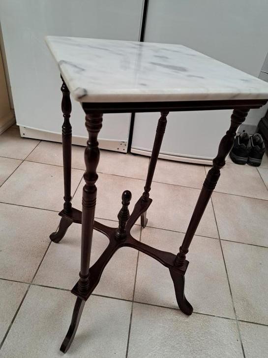 bij zet tafeltje met marmer bovenblad, Huis en Inrichting, Woonaccessoires | Kapstokken, Zo goed als nieuw, Ophalen