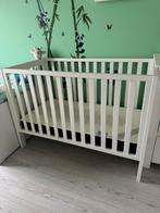 Babybed verstelbaar met matras, deken en lakens., Kinderen en Baby's, Kinderkamer | Complete kinderkamers, Ophalen, Gebruikt, Jongetje of Meisje