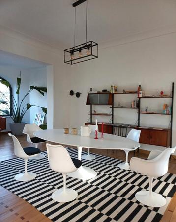 Stoelen tulipe chaises tulipe Eero saarinen tafels table  beschikbaar voor biedingen