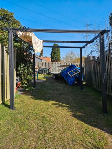 Overkapping 2.5 x 2.5 meter gebruikt aluminium poten  beschikbaar voor biedingen