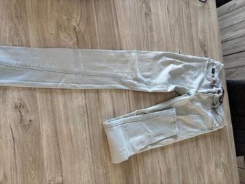 Jeans broeken  beschikbaar voor biedingen
