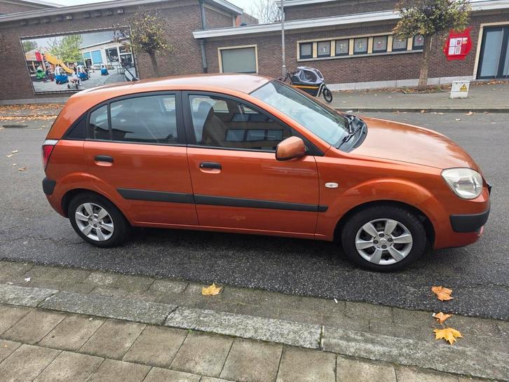 Kia Rio 1.4 benzine bouwjaar 2007 km 180.000 euro 4, Auto's, Kia, Bedrijf, Rio, ABS, Airbags, Android Auto, Bluetooth, Boordcomputer