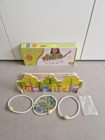 Houten knikker en ringwerp spel beschikbaar voor biedingen