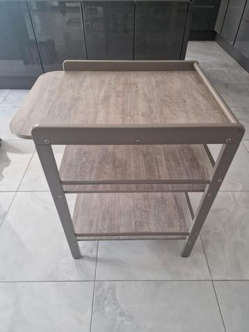 Table à langer  beschikbaar voor biedingen