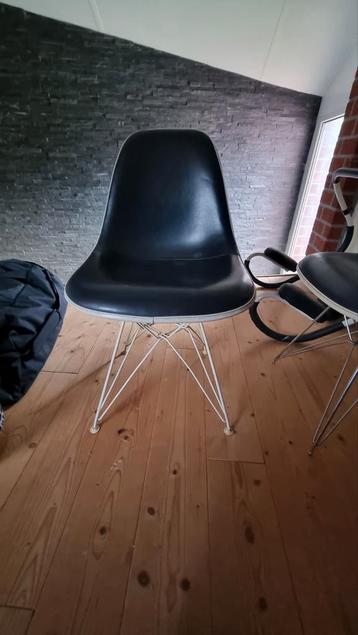 Véritable chaises Charles and Ray  Eames edition Herman Mill beschikbaar voor biedingen