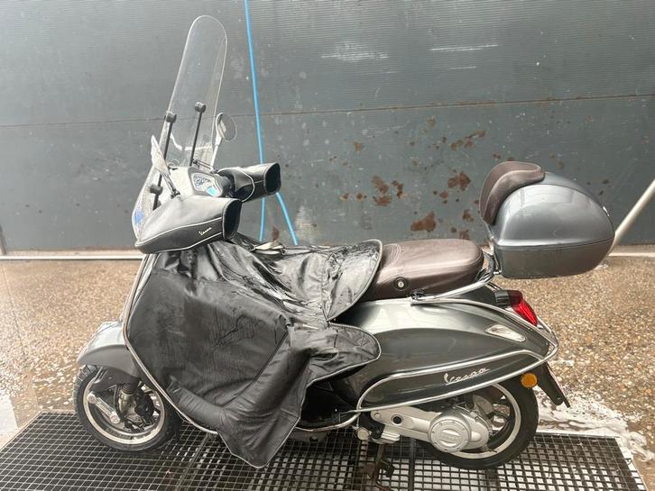 vespa primavera 50 cc, Fietsen en Brommers, Scooters | Vespa, Zo goed als nieuw, Klasse A (25 km/u), Benzine, Ophalen of Verzenden