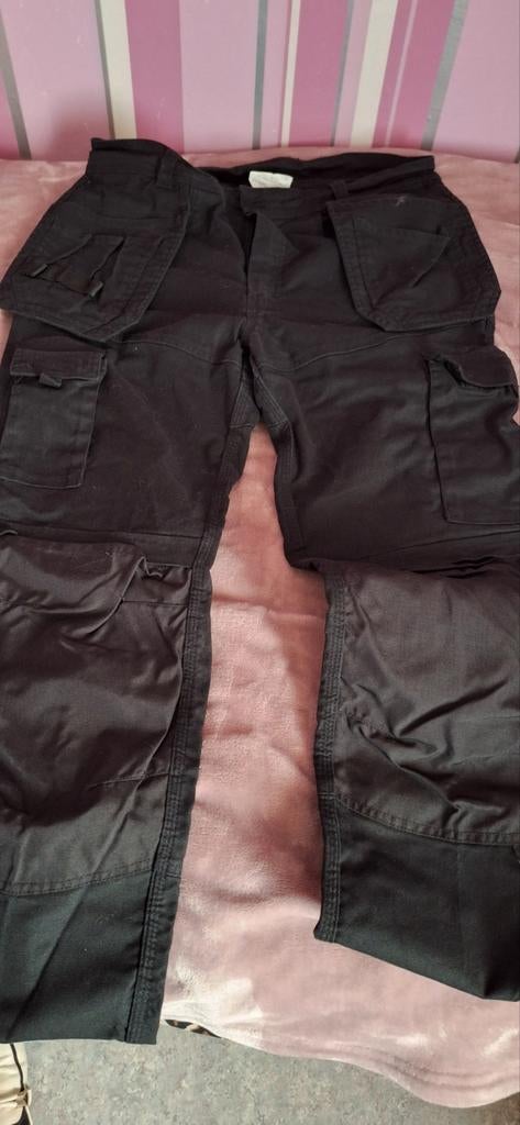 Pantalon de travail homme ou femme, Vêtements | Hommes, Pantalons, Enlèvement