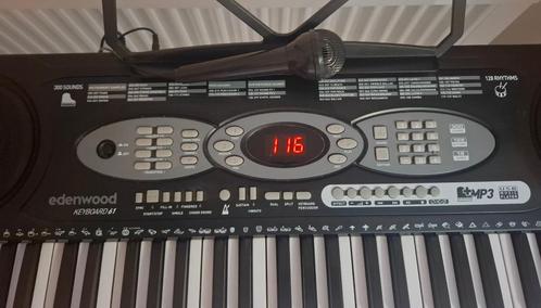 Synthétiseur, Muziek en Instrumenten, Synthesizers, Zo goed als nieuw, 61 toetsen, Overige merken, Met standaard, Ophalen
