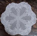 Nieuw - Handgemaakte frivolité (tatting) sierkleedjes, Ophalen of Verzenden, Zo goed als nieuw, Rond, Binnen