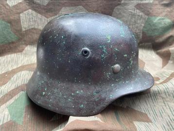 Duitse stahlhelm met liner, splitpennen, washers en barst