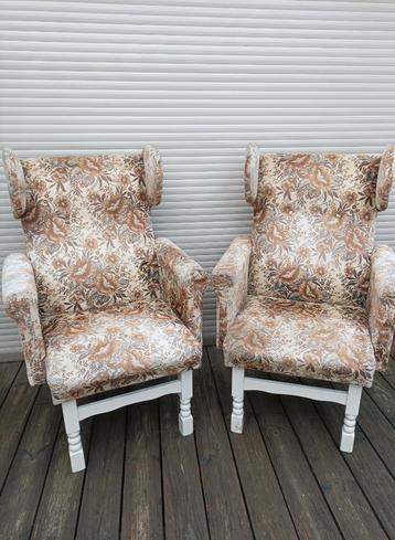 VINTAGE: 2 fauteuils chamarrés. Voir texte et photos. beschikbaar voor biedingen