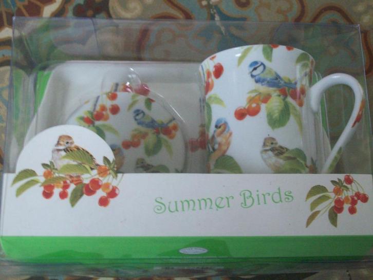 Geschenkset-Gift set Summer Birds nieuw in verpakking., Huis en Inrichting, Keuken | Servies, Nieuw, Overige typen, Keramiek, Ophalen of Verzenden