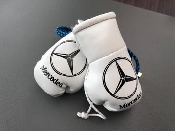 Mini bokshandschoentjes vr interieur als geschenkje