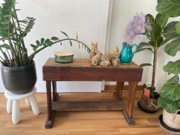 Vintage bureau/lessenaar/schoolbank charmant & compact beschikbaar voor biedingen