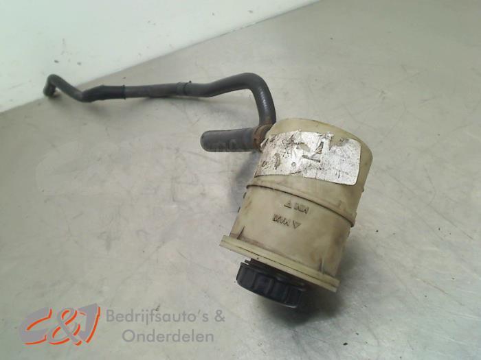 Réservoir d'huile direction assistée d'un Renault Master, Autos : Pièces & Accessoires, Autres pièces automobiles, Renault, Utilisé