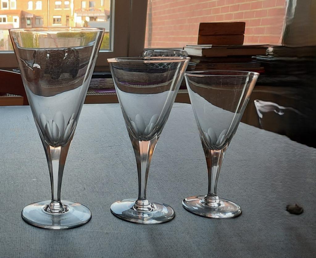 12 verres cristal taillé ( 3X4) Doyen., Antiquités & Art, Antiquités | Verre & Cristal, Enlèvement ou Envoi