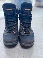 Twee Lowa-schoenen voor dames en heren, Sport en Fitness, Bergsport en Wandelen, Ophalen, Zo goed als nieuw, Schoenen