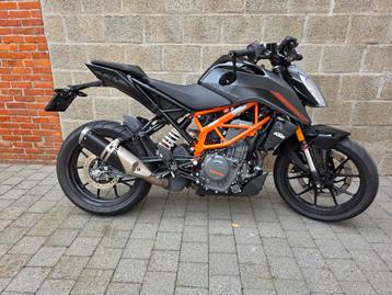 Ktm duke 390 met fabrieks garantie en slechts 800km! beschikbaar voor biedingen