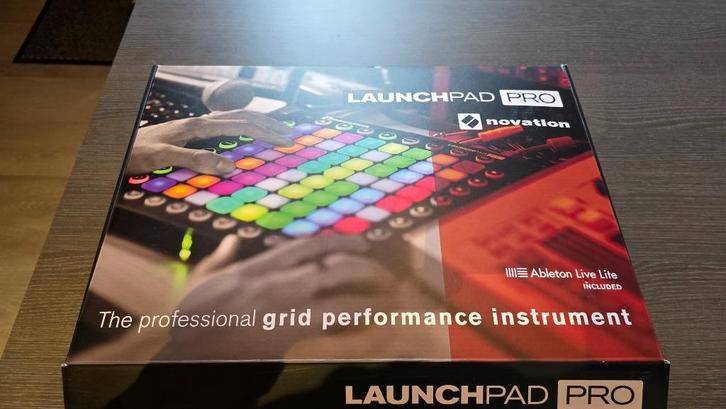 Novation Launchpad Pro MK2 met dustcover, Muziek en Instrumenten, Midi-apparatuur, Zo goed als nieuw, Ophalen of Verzenden