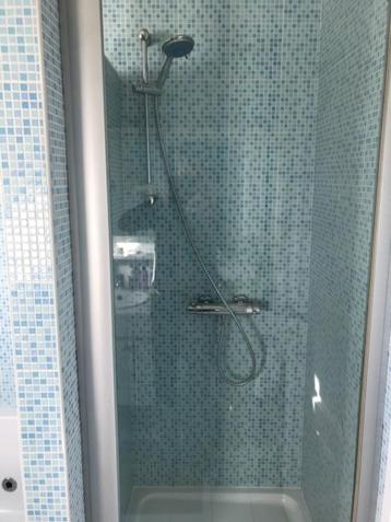 ZWAAIDEUR DOUCHE beschikbaar voor biedingen