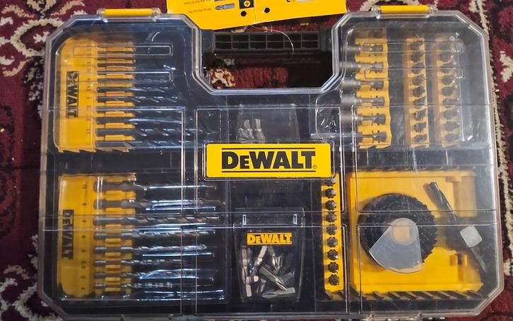 De DeWalt T-Stak Universal Set DT71569 bevat een 100-delige, Audio, Tv en Foto, Accu's en Batterijen, Ophalen of Verzenden