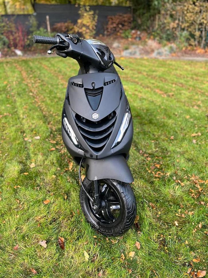 Piaggio zip 4takt carburateur, Fietsen en Brommers, Scooters | Piaggio, Zo goed als nieuw, Zip, Ophalen of Verzenden