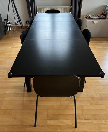Uitschuifbare tafel + 6 stoelen beschikbaar voor biedingen
