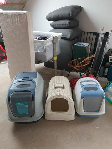 3 Kattenbakken te koop beschikbaar voor biedingen