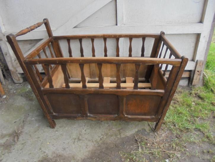 antiek kinderbedje, Antiek en Kunst, Antiek | Meubels | Bedden, Ophalen