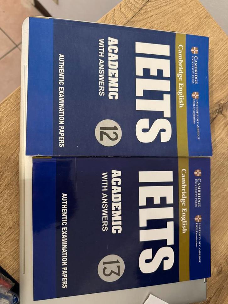 IELTS oefenboeken (2 stuks) – niet-origineel – 1 met CD, Boeken, Taal | Engels, Zo goed als nieuw, Ophalen of Verzenden