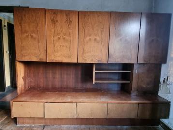 Vintage wandkast beschikbaar voor biedingen
