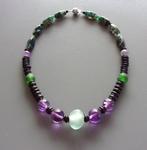 Ketting in paarse en groene glazen met jade voor dames, Handtassen en Accessoires, Kettingen, Nieuw, Ophalen of Verzenden, Steen of Mineraal