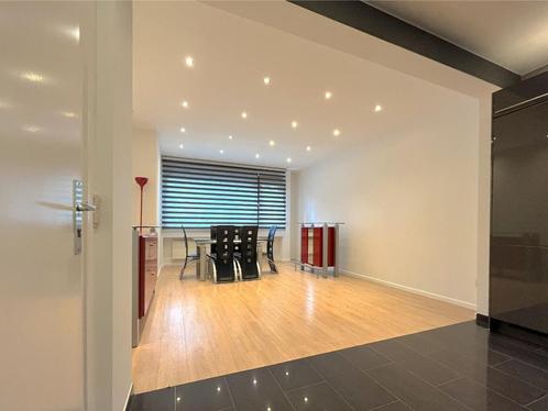Appartement met 2 slaapkamers - Begane grond - Groot terras, Immo, Appartementen en Studio's te huur, Brussel, 50 m² of meer