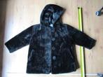 zwarte warme pelsen jas met kap ,gevoerd ,  kinderjas koopje, Enlèvement ou Envoi, Comme neuf, Garçon ou Fille, Manteau