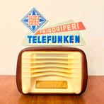 VINTAGE BUIZENRADIO TELEFUNKEN MIGNONETTE BABY GIUBILEO 1953, Antiek en Kunst, Verzenden