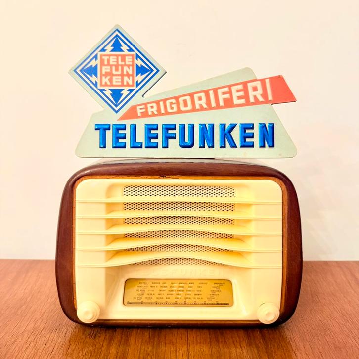 VINTAGE BUIZENRADIO TELEFUNKEN MIGNONETTE BABY GIUBILEO 1953, Antiek en Kunst, Antiek | Tv's en Audio, Verzenden