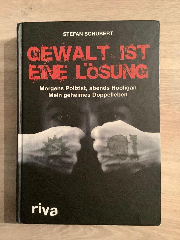 Hooligan boek - Gewalt ist eine Lösung, Boeken, Sportboeken, Gelezen, Balsport, Ophalen of Verzenden